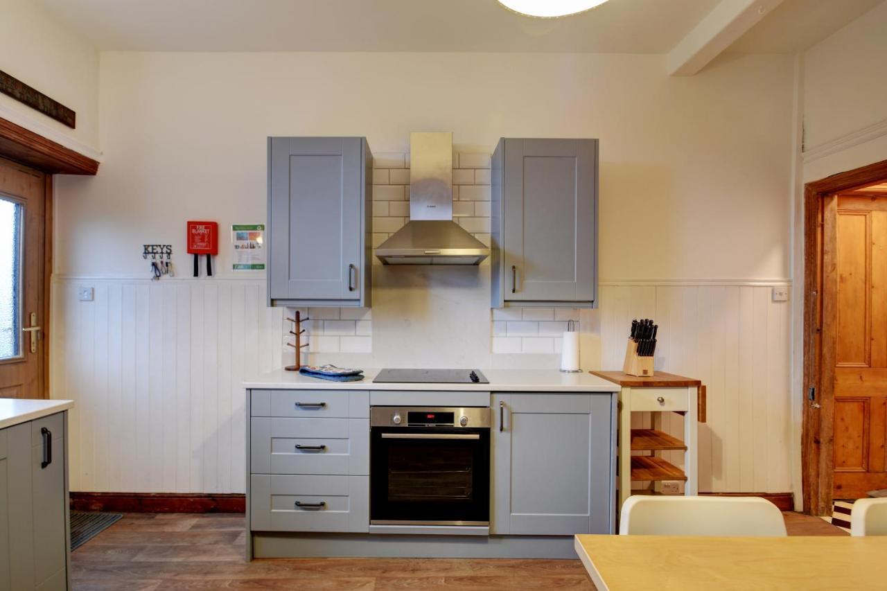 Spacious Victorian Townhouse Near Hcc With Off Street Parking Harrogate Exteriör bild