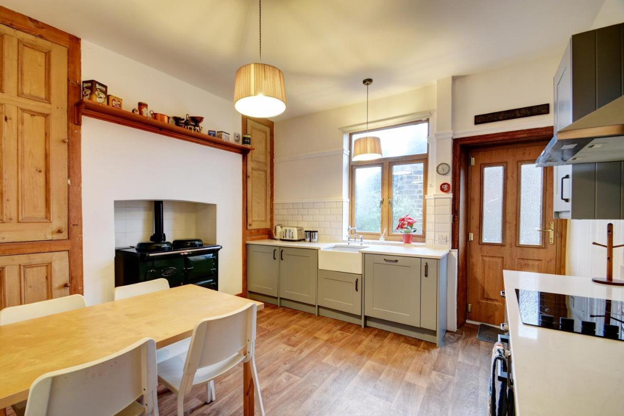 Spacious Victorian Townhouse Near Hcc With Off Street Parking Harrogate Exteriör bild