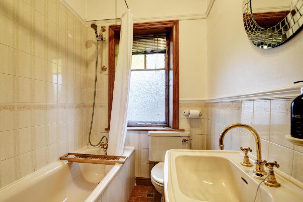 Spacious Victorian Townhouse Near Hcc With Off Street Parking Harrogate Exteriör bild